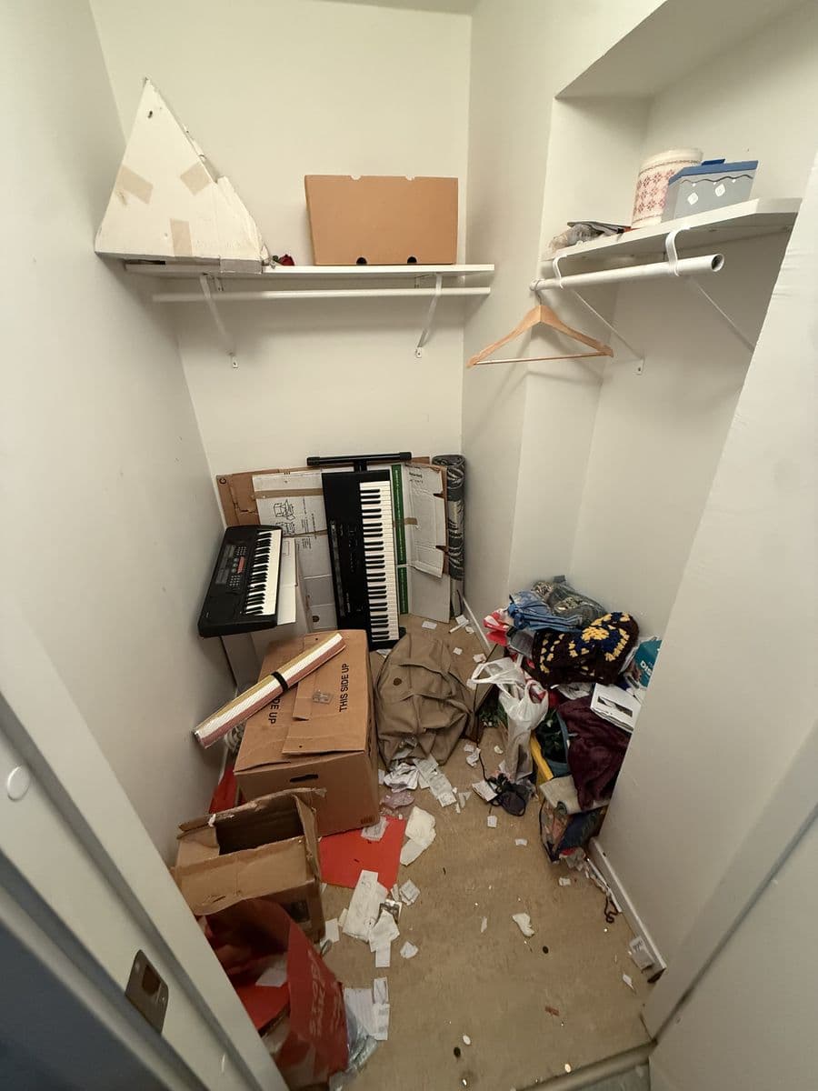 Garderob före tömning